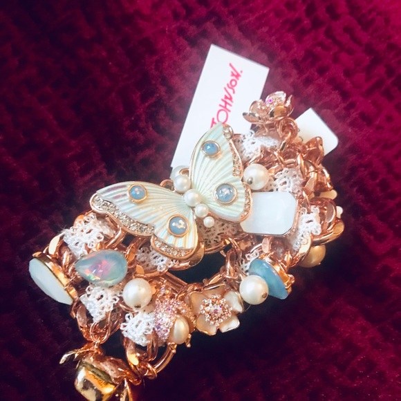 (SOLD) Betsey Johnson Statement Bracelet - Picture 5 of 8